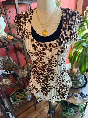 MILANO
 Cream and Brown Pleated Scoop Neck Blouse